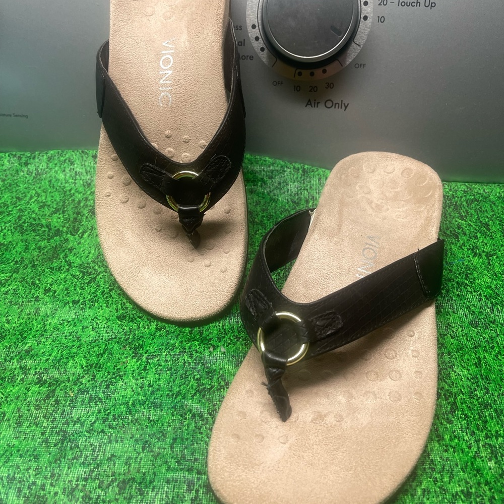 Vionic tide flip flops